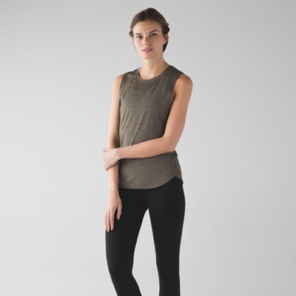 lululemon In a Cinch Tank - Picture 4 of 8